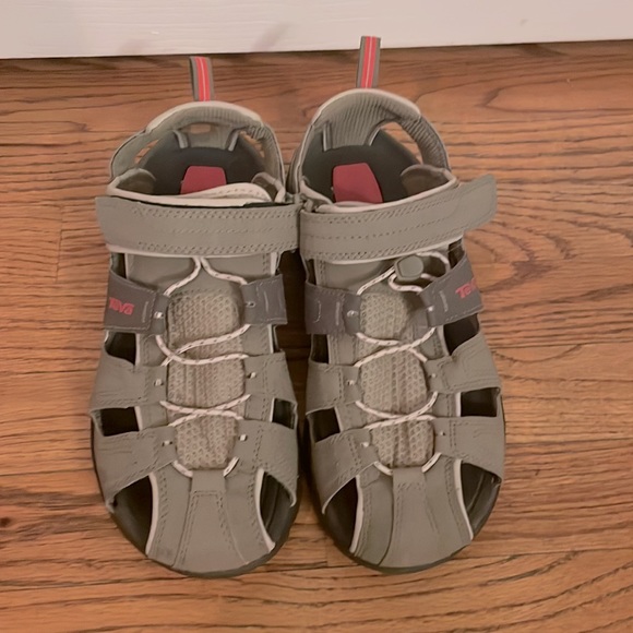 Teva Shoes - Teva water hiking shoes size 8 great condition!